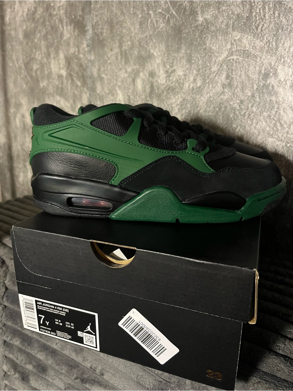 Air Jordan Men’s Low-Top Sneakers in Black and Green 7Y